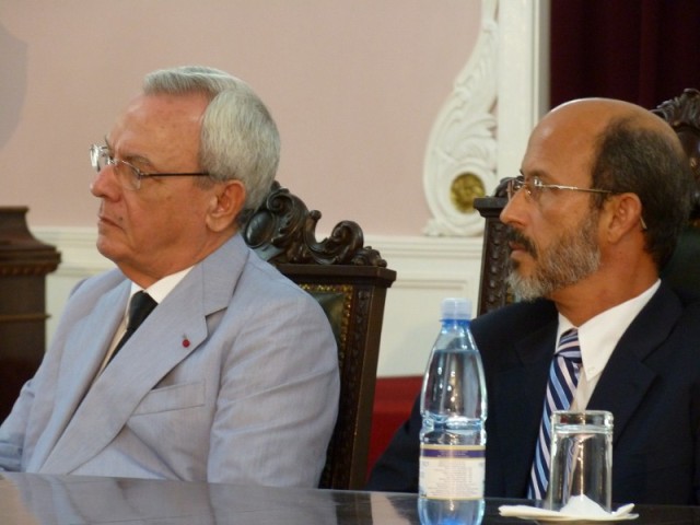 El Dr. Eusebio Leal y el Dr. Rolando Gonzélez Patricio, rector del ISA
